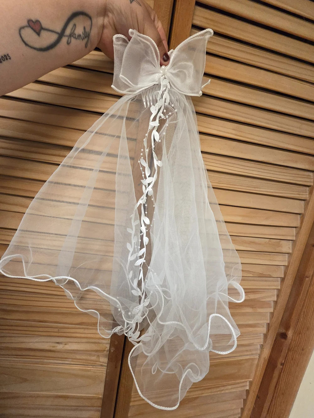 Sheer White Bridal Hair Bow Veil with Ribbon Vine